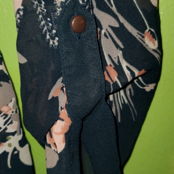 Navy Flower Top - Picture 5 of 8